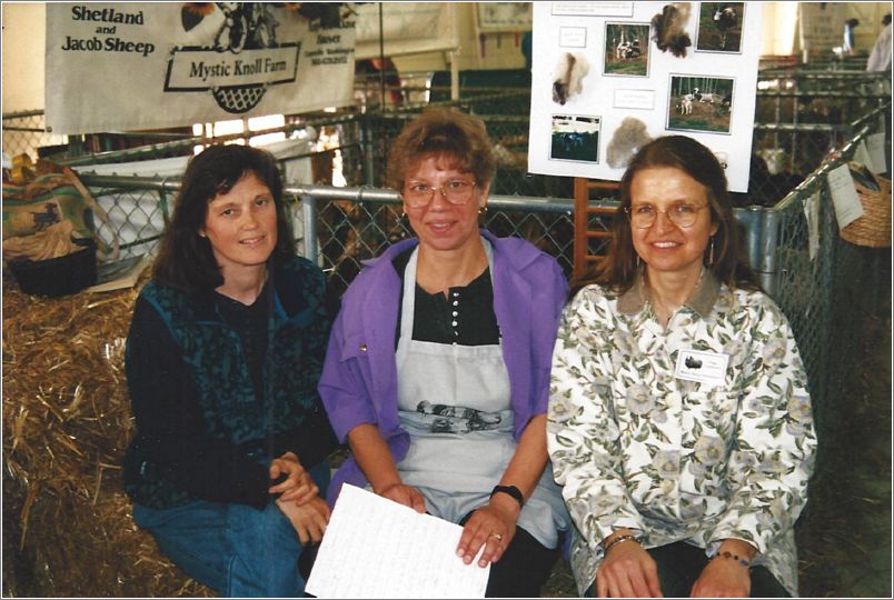  Black Sheep Newsletter helpers taking a break at the 1998 Black Sheep Gathering, from left: Carol Biskup who lives in Guelph, Canada, helped Ian Stewart with his column, The Travelling Minstrel; Elaine Pretz from Oregon and Washington, and me. Photo: Rich Lundquist.